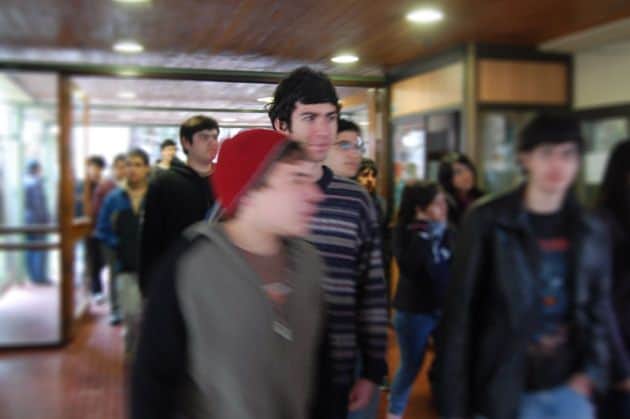jóvenes en la universidad