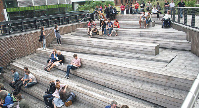 Escalera con rampa, solución accesible
