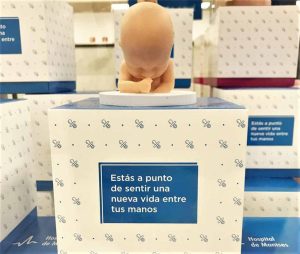 Figura o escultura del cuerpo de un bebé realizada a través de una ecografía 3D.