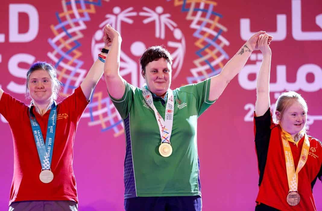 Podio de deportistas en las olimpiadas especiales