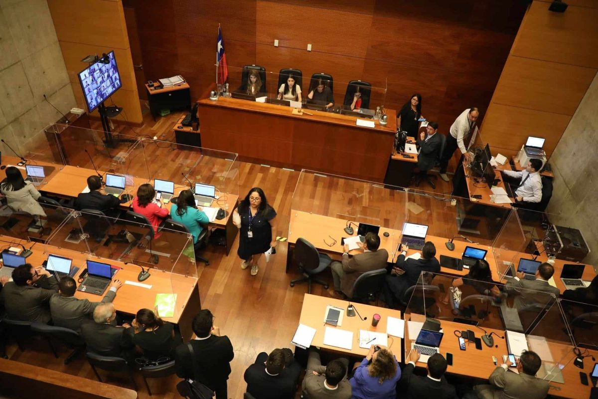 Foto al interior de un juzgado en Chile