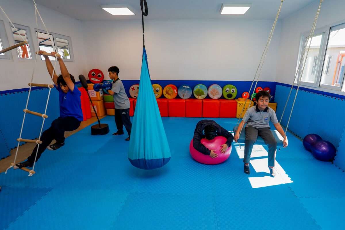 foto dentro de una sala adaptada sensorialmente para estudiantes autistas
