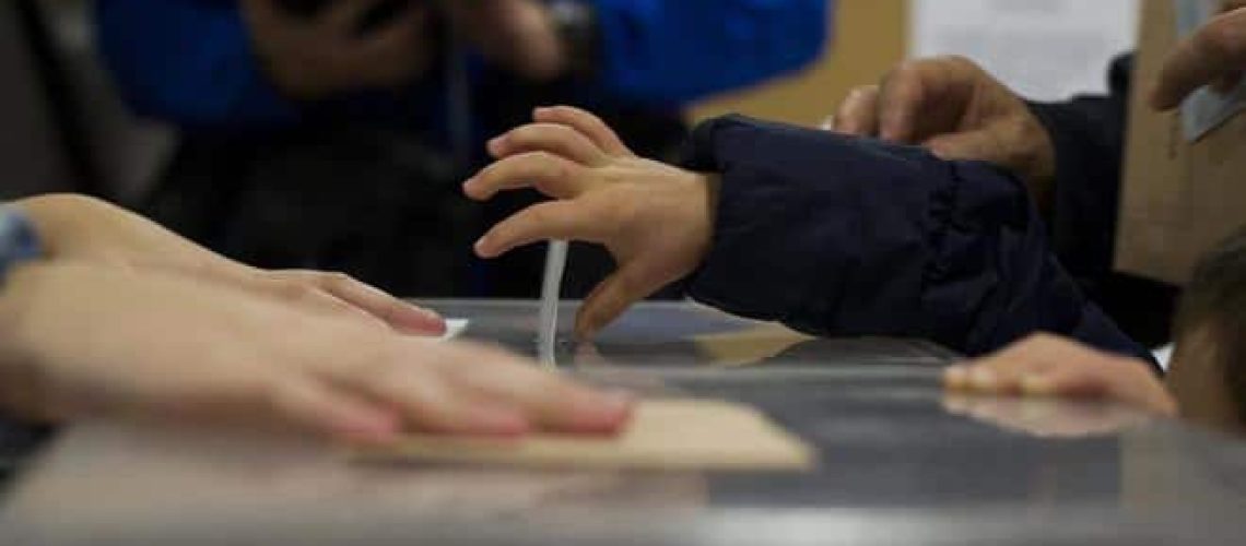 mano votando