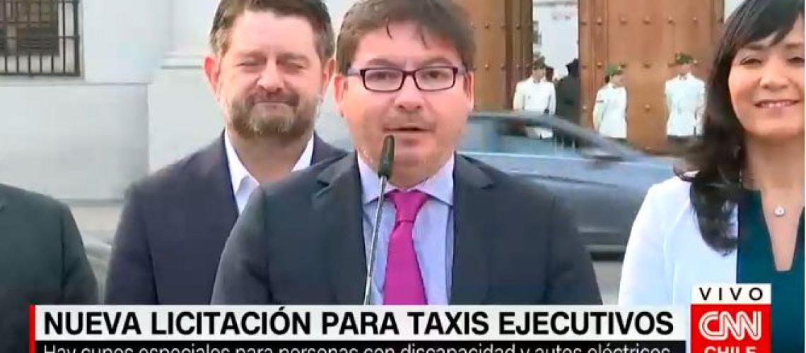 ex-ministro barraza en conferencia de prensa