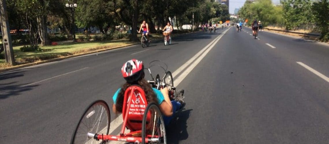 Bicicleta de manos por la calle