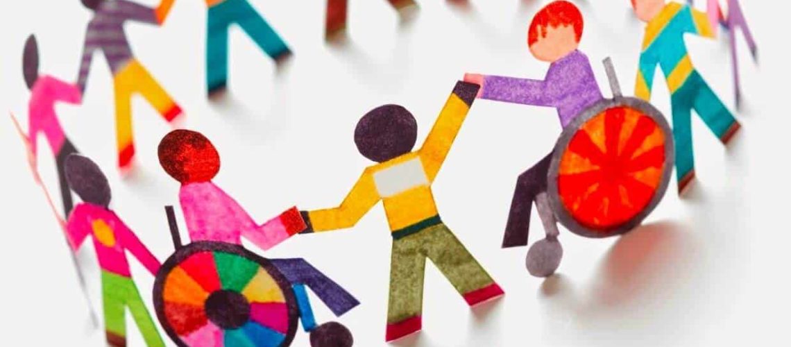 Niños de la mano dibujados