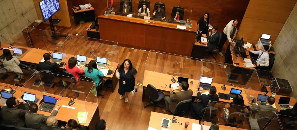 Foto al interior de un juzgado en Chile
