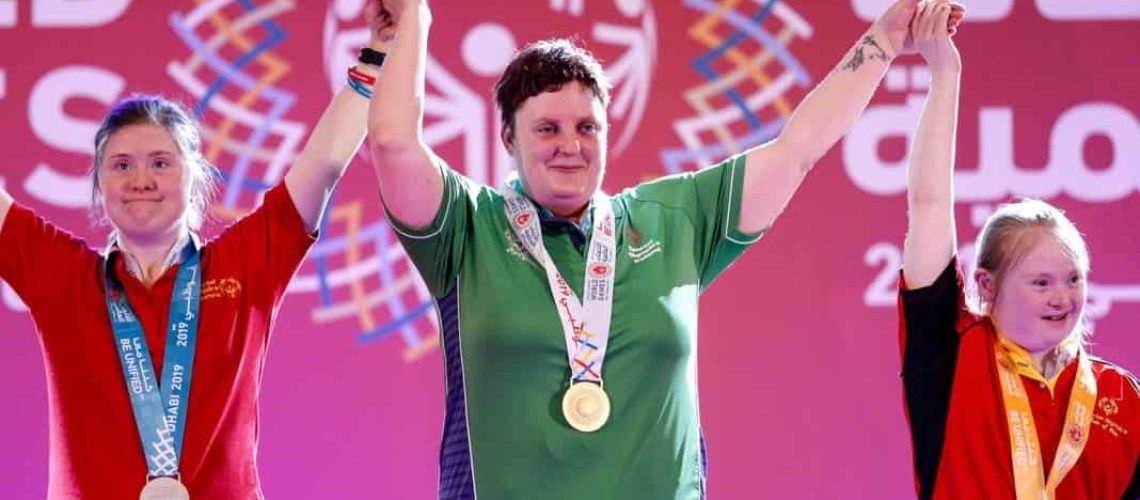 Podio de deportistas en las olimpiadas especiales