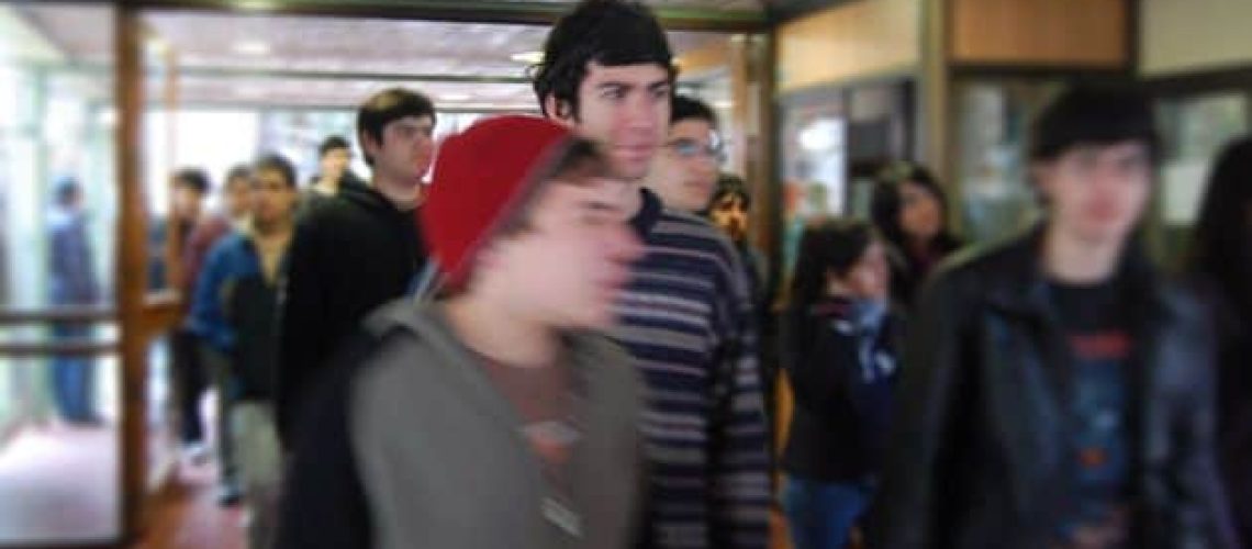 jóvenes en la universidad